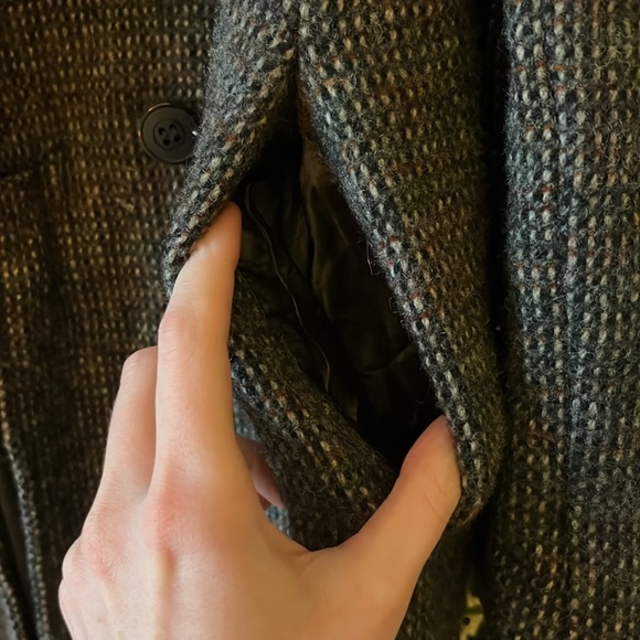 VINTAGE. Ashley Scott 100% wool coat w/removable VINTAGE amber (plastic) brooch. - Picture 5 of 9